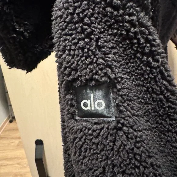 Alo Foxy Sherpa Jacket Size M - Picture 3 of 4